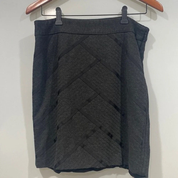 White House Black Market Dresses & Skirts - White House Black Market Women’s Grey Stripe Petites Short Pencil Skirt Sz 6P